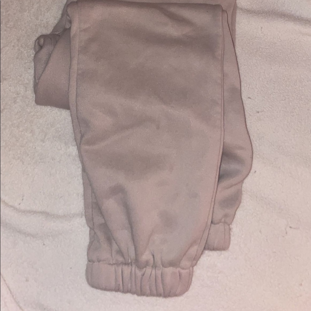 it’s from shein they are sweatpants they are not then they have a thick material